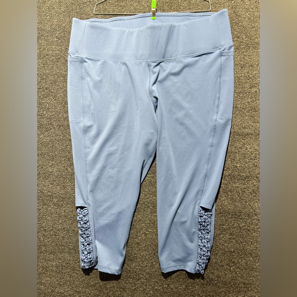 Lane Bryant Navy Blue LIVI Wicking Capri Leggings